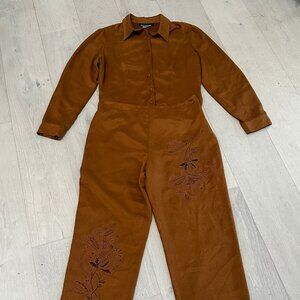 VTG Donna Morgan Womens 2 Piece Golden Faux Suede Embroidered Pant Suit SZ 12